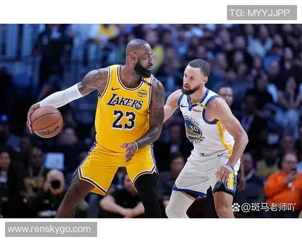 勇士与湖人激战正酣NBA精彩对决引发球迷热议